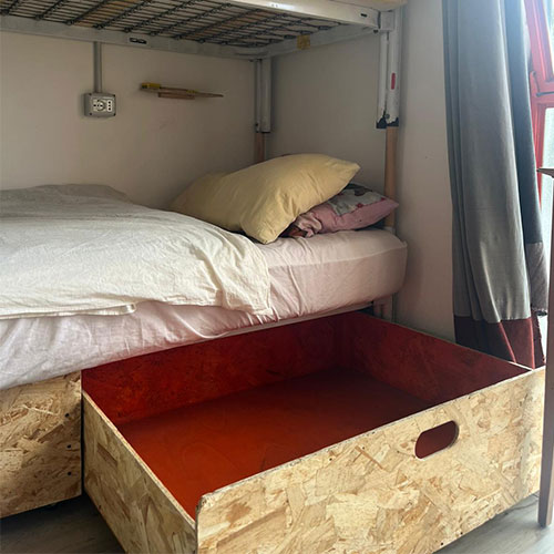 the drawers under the bed in the dorm have a nice colour